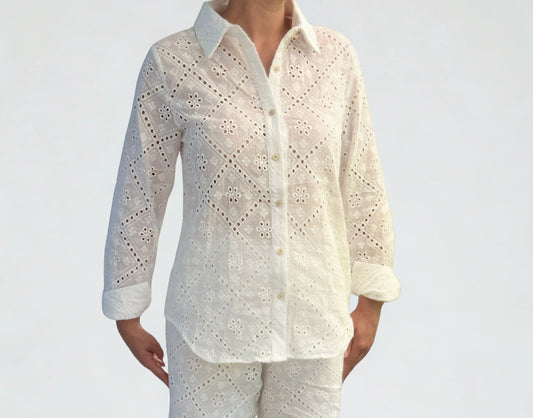 Chemise blanche à broderies