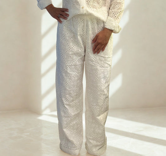 Pantalon blanc à broderie