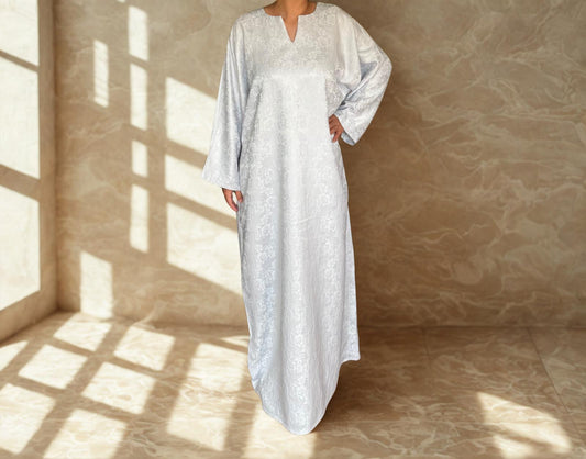 Robe brocart gris perle